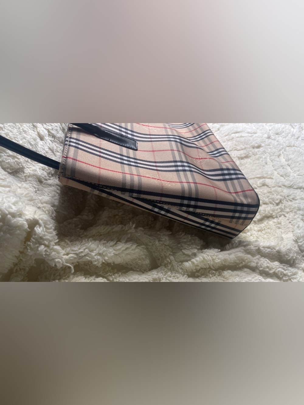 Burberry Classic Plaid Tote Bag in Beige with Black Straps - Picture 2 of 8